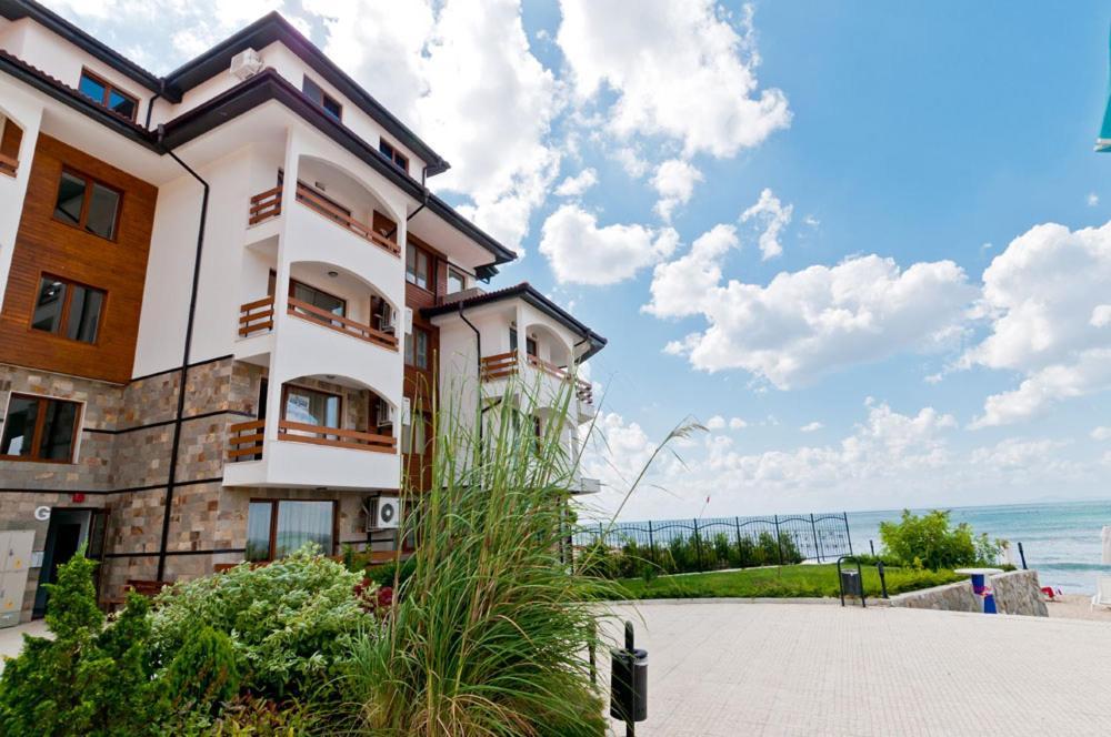 Vm Apartments Robinson Beach Pomorie Kültér fotó