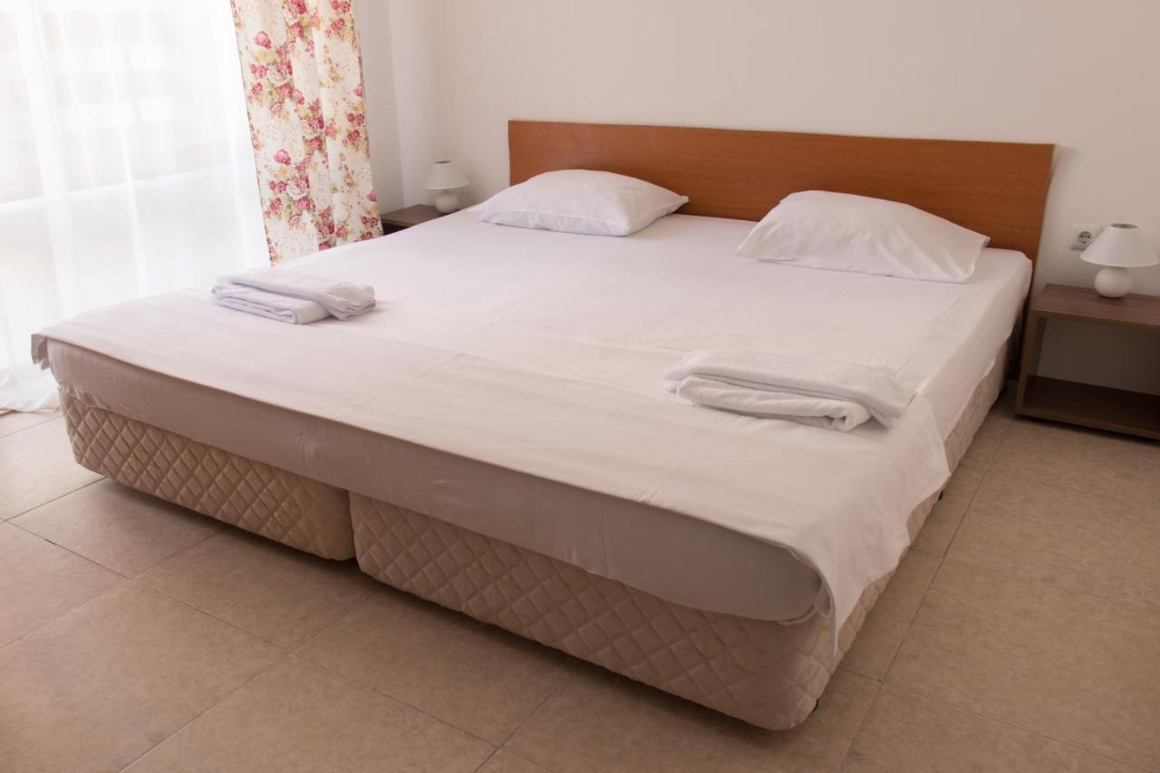 Vm Apartments Robinson Beach Pomorie Kültér fotó